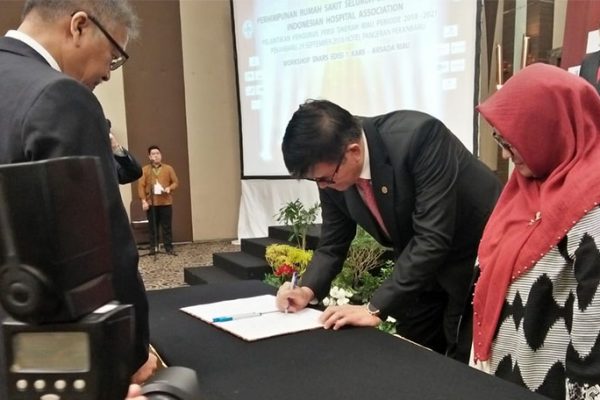 Direktur RSUD Arifin Achmad Resmi Dilantik sebagai Ketua Persi Riau