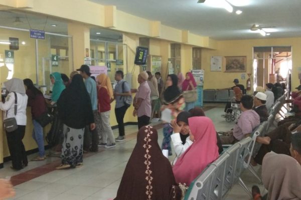 Kunjungan Pasien Poliklinik RSUD Arifin Achmad Hari Ini Dua Kali Lipat Akhir Pekan Lalu