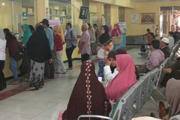 Hari Ini, Pasien Poli Jantung Paling Ramai di RSUD Arifin Achmad