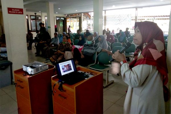 Sosialisasi Keselamatan Pasien RSUD Arifin Achmad: Kenali Fungsi dan Arti Warna di Gelang Pasien