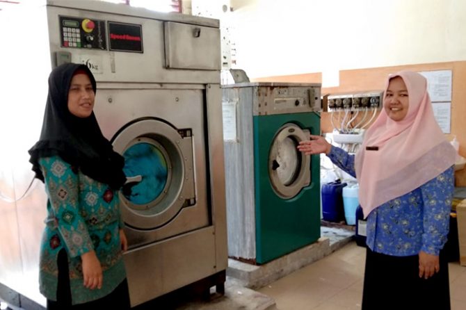 Mengintip Sterilisasi Laundry di RSUD Arifin Achmad