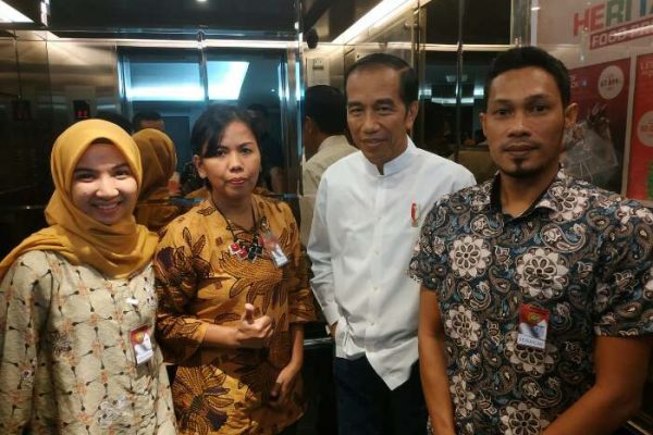 Presiden RI Jokowi Kunjungi Tim Mini ICU RSUD AA di Hotel Premiere Pekanbaru