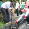 WUJUDKAN INDONESIA BERSIH DAN SEHAT, PEMPROV RIAU BERSAMA RSUD ARIFIN ACHMAD LAKUKAN GOTONG ROYONG BERSAMA