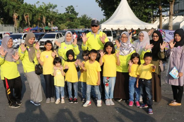 SAMBUT HARI ANAK, RSUD ARIFIN ACHMAD BUKA LAYANAN KESEHATAN ANAK DI CAR FREE DAY