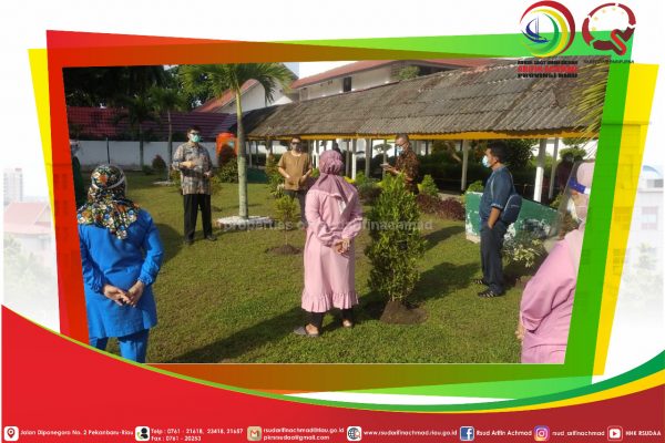 Direktur RSUD Arifin Achmad Provinsi Riau Ajak Tenaga Medis Morning Report Dibawah Sinar Matahari Pagi