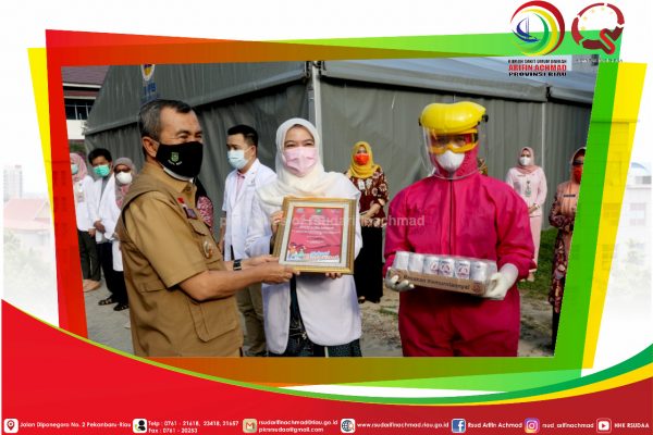 Gubernur Riau berikan Apresiasi ke Tenaga Medis RSUD Arifin Achmad Provinsi Riau di Hari Kesehatan Nasional