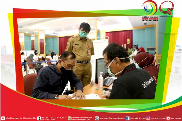 Pelaksanaan lanjutan vaksinasi Tahap 2 bagi para pemberi pelayanan publik di RSUD Arifin Achmad Provinsi Riau