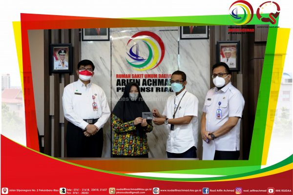 Anak – anak keluarga tenaga medis, security dan cleaning service RSUD Arifin Achmad Provinsi Riau terima bantuan dari BRI Cab. Kota Pekanbaru