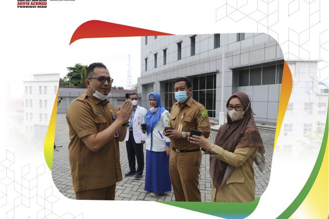 RSUD Arifin Achmad Provinsi Riau bagikan bibit cabe ke pegawai