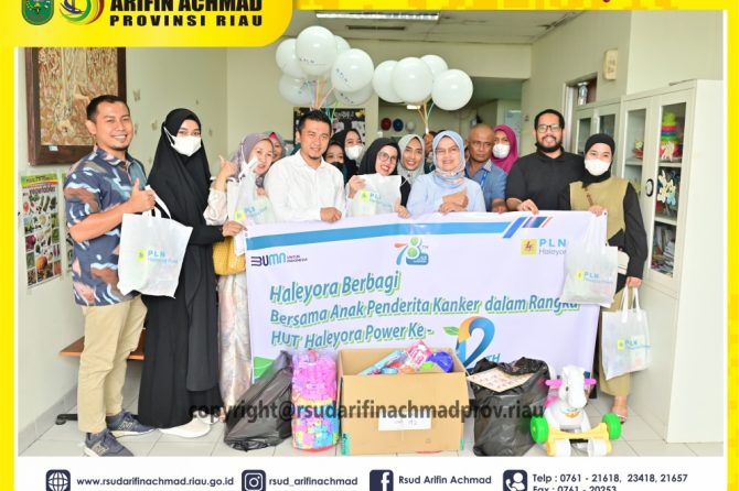 Di beri semangat untuk terus berobat, Pasien Anak RSUD Arifin Achmad Provinsi Riau di kunjungi oleh PT HALEYORA POWER