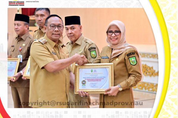 RSUD Arifin Achmad Provinsi Riau terima piagam penghargaan sebagai OPD terbaik ke 4 atas kategori kualitas tertinggi kepatuhan penyelenggaraan pelayanan publik pemerintah Daerah Provinsi Riau tahun 2024