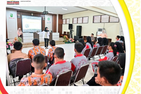 Kunjungi SMK N 5 Pekanbaru, RSUD Arifin Achmad Provinsi Riau berikan penyuluhan tentang bahaya Vape vs Rokok bagi kesehatan